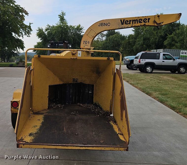 image for item EB8314 Vermeer BC1230 wood chipper