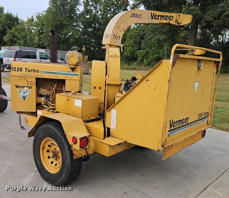 image for item EB8314 Vermeer BC1230 wood chipper