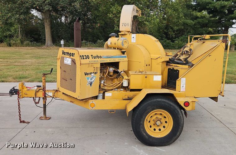 image for item EB8314 Vermeer BC1230 wood chipper