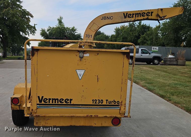 image for item EB8314 Vermeer BC1230 wood chipper