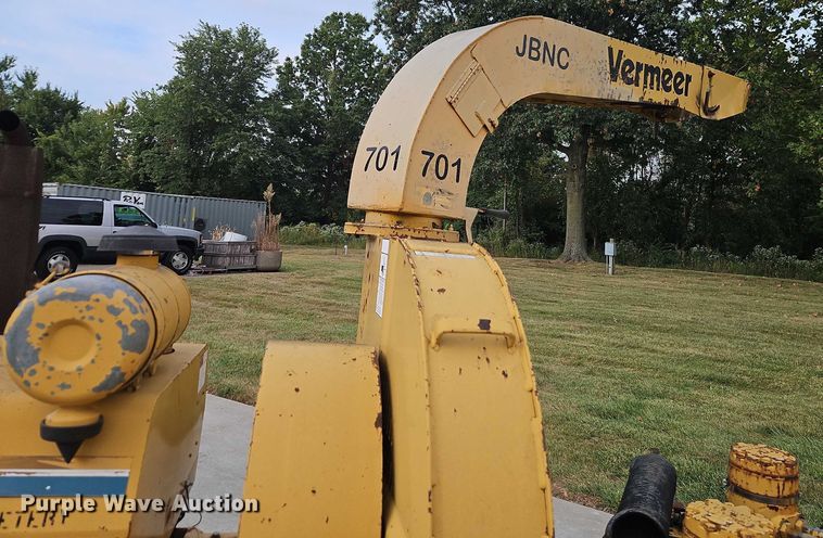 image for item EB8314 Vermeer BC1230 wood chipper