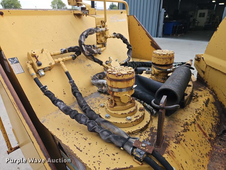 image for item EB8314 Vermeer BC1230 wood chipper