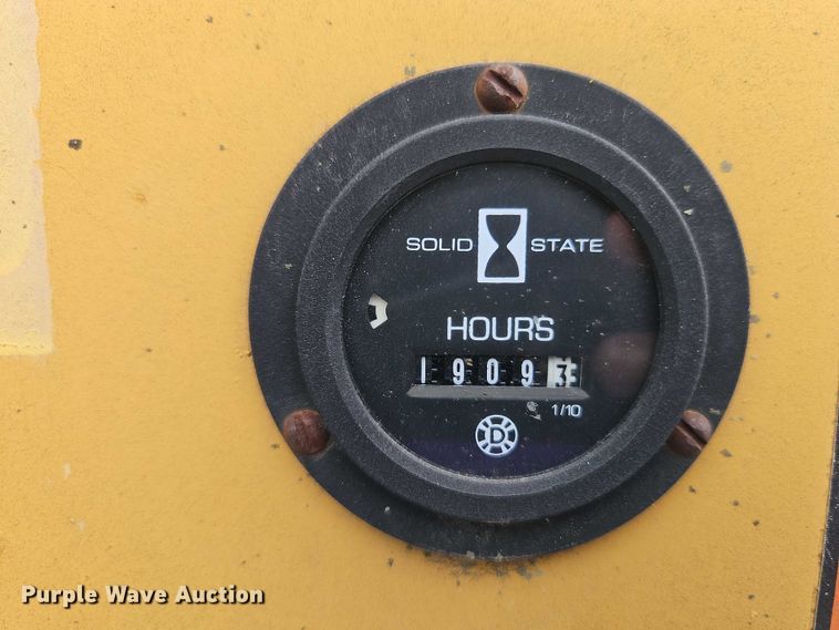 image for item EB8314 Vermeer BC1230 wood chipper