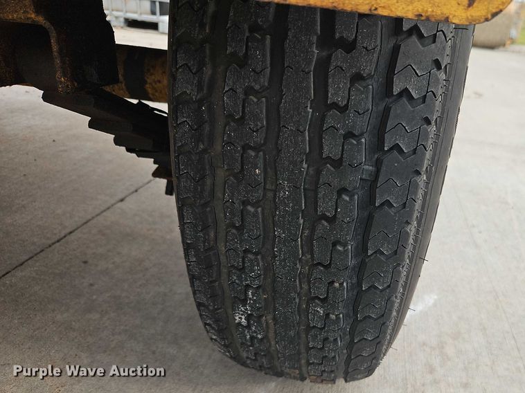 image for item EB8314 Vermeer BC1230 wood chipper