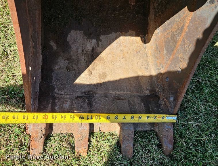 image for item EB8327 2022 Yanmar VIO25-6B mini excavator