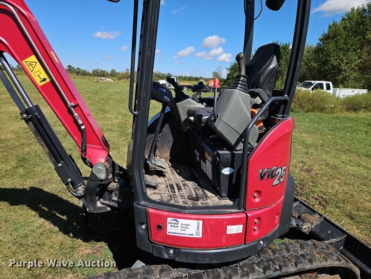 image for item EB8327 2022 Yanmar VIO25-6B mini excavator