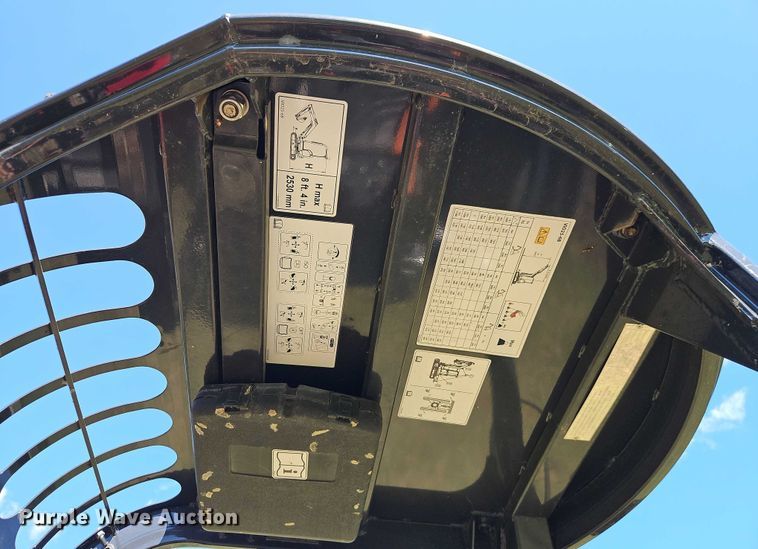 image for item EB8327 2022 Yanmar VIO25-6B mini excavator