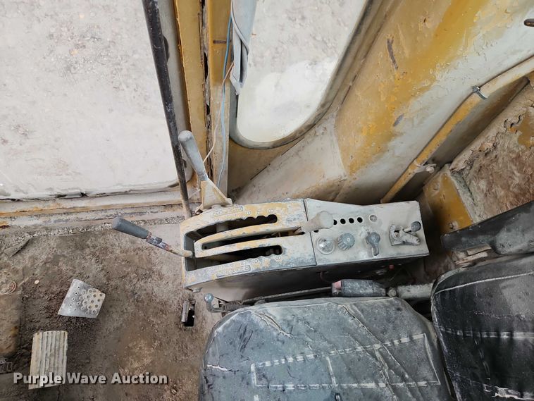 image for item EB8336 1974 Caterpillar 16G motor grader