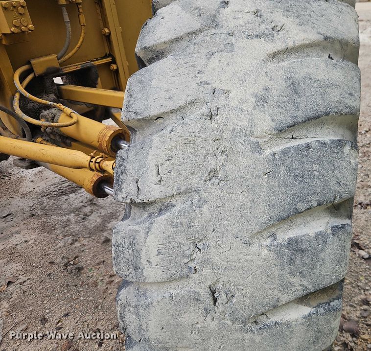 image for item EB8336 1974 Caterpillar 16G motor grader