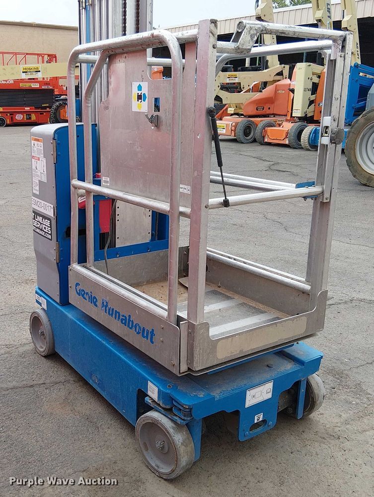 image for item EC1195 2016 Genie GR-20 vertical lift