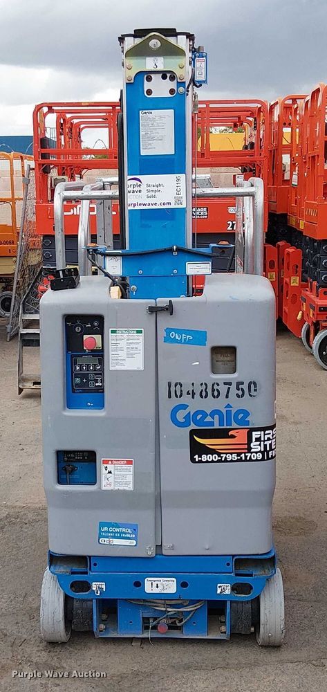 image for item EC1195 2016 Genie GR-20 vertical lift