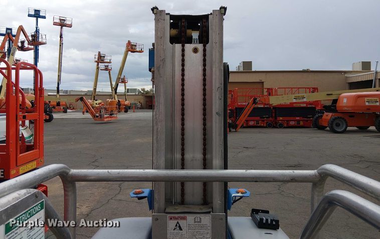 image for item EC1195 2016 Genie GR-20 vertical lift