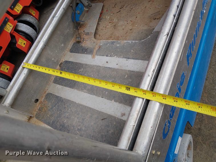 image for item EC1195 2016 Genie GR-20 vertical lift