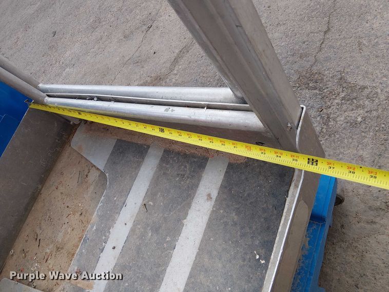 image for item EC1195 2016 Genie GR-20 vertical lift