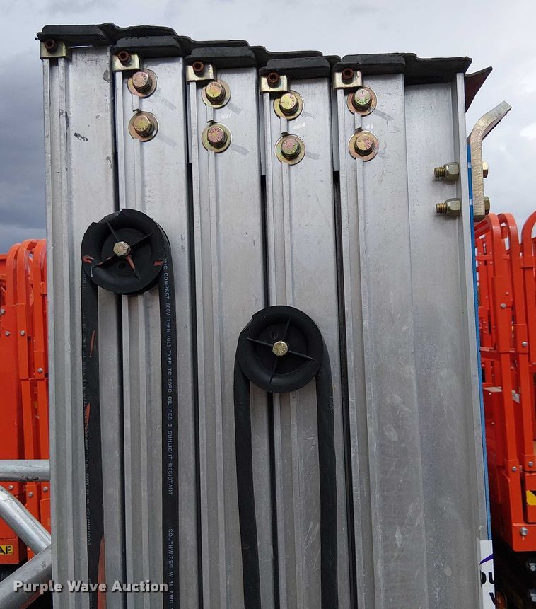 image for item EC1195 2016 Genie GR-20 vertical lift