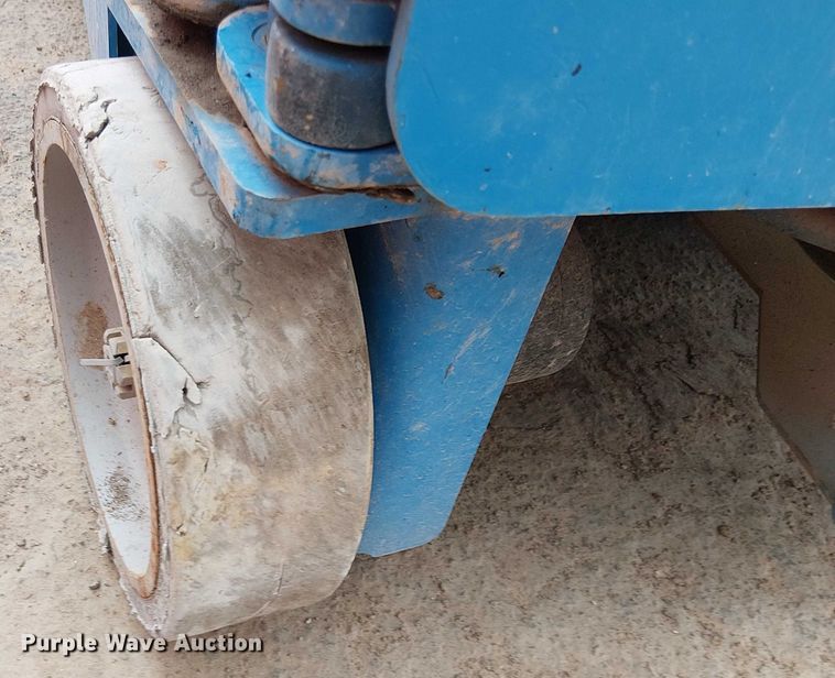 image for item EC1195 2016 Genie GR-20 vertical lift