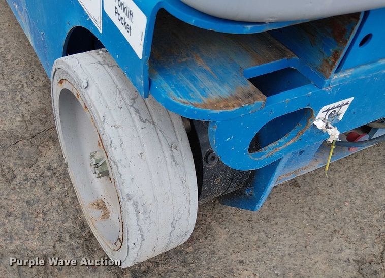 image for item EC1195 2016 Genie GR-20 vertical lift