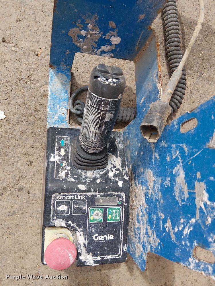 image for item EC1195 2016 Genie GR-20 vertical lift