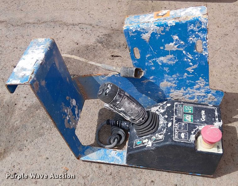 image for item EC1195 2016 Genie GR-20 vertical lift