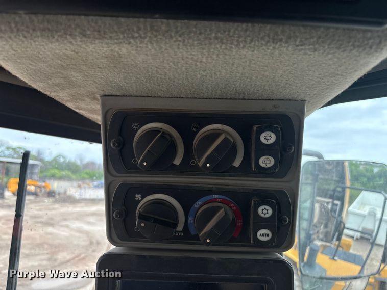 image for item EC3775 2019 Caterpillar 966M wheel loader