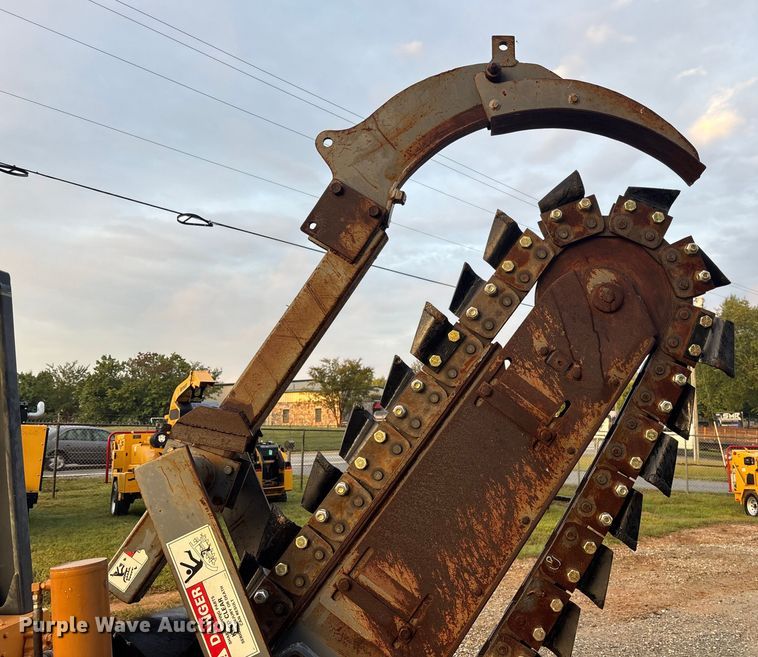 image for item EC3846 1992 Case 660 trencher