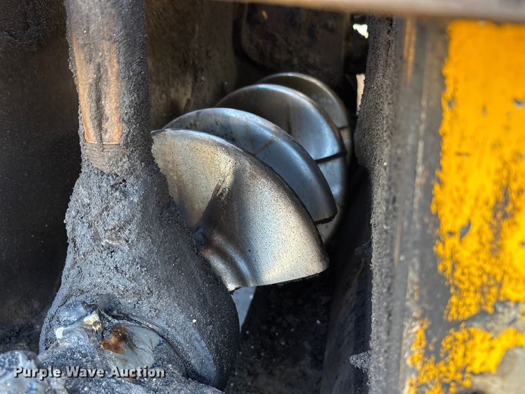 image for item EC7993 2016 Carlson CP100 paver