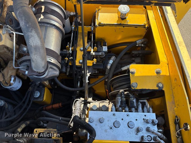 image for item EC7993 2016 Carlson CP100 paver