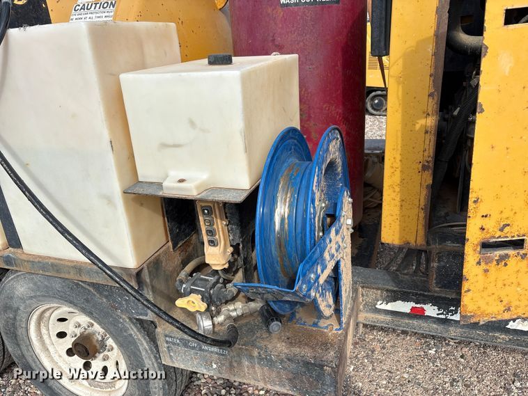 image for item EC8009 2010 Vermeer LP555SDT vacuum excavator