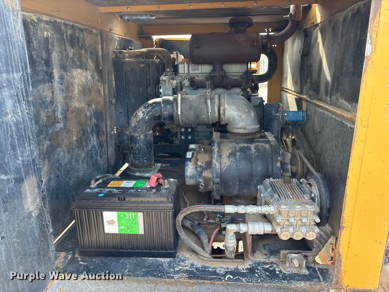 image for item EC8009 2010 Vermeer LP555SDT vacuum excavator