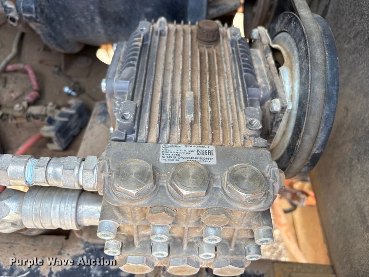 image for item EC8009 2010 Vermeer LP555SDT vacuum excavator