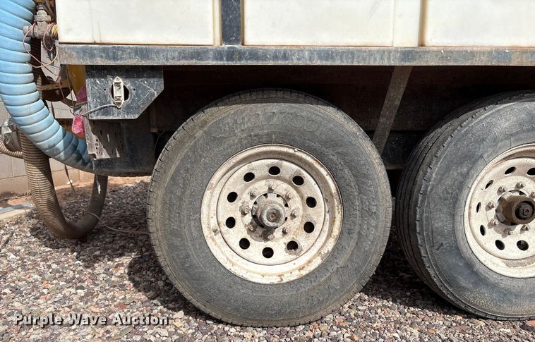 image for item EC8009 2010 Vermeer LP555SDT vacuum excavator