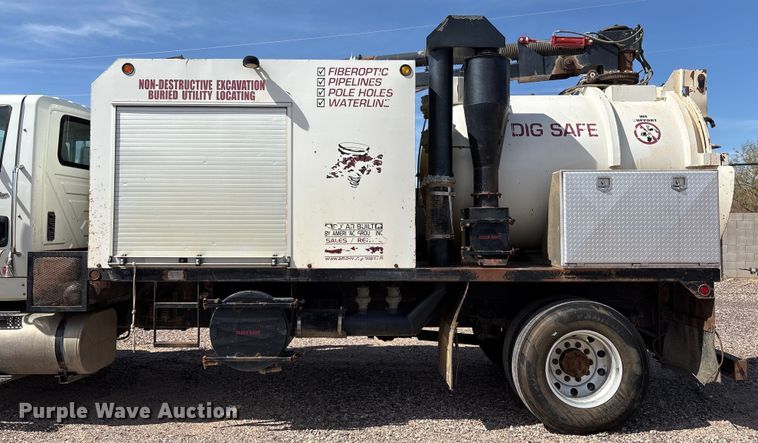 image for item EC8010 2014 International 7400 vacuum truck