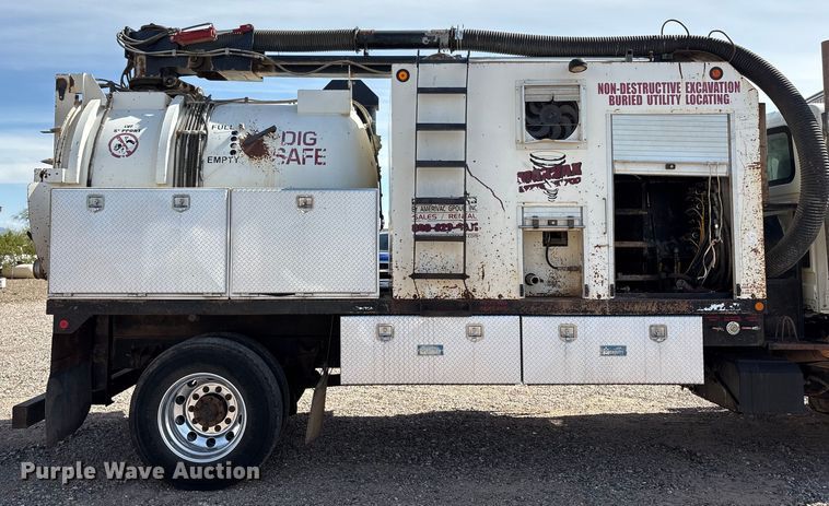 image for item EC8010 2014 International 7400 vacuum truck