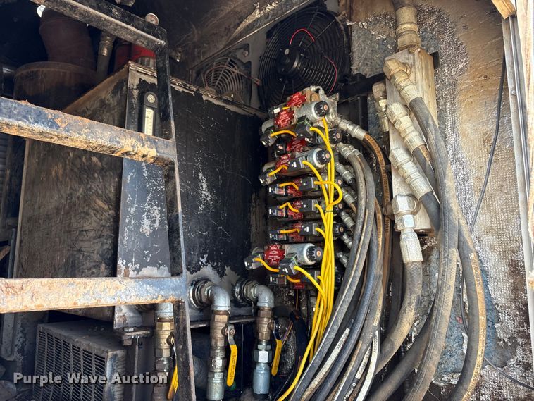 image for item EC8010 2014 International 7400 vacuum truck