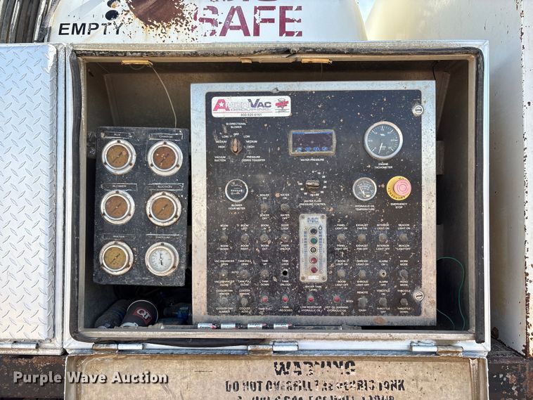 image for item EC8010 2014 International 7400 vacuum truck