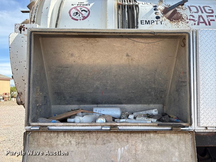 image for item EC8010 2014 International 7400 vacuum truck