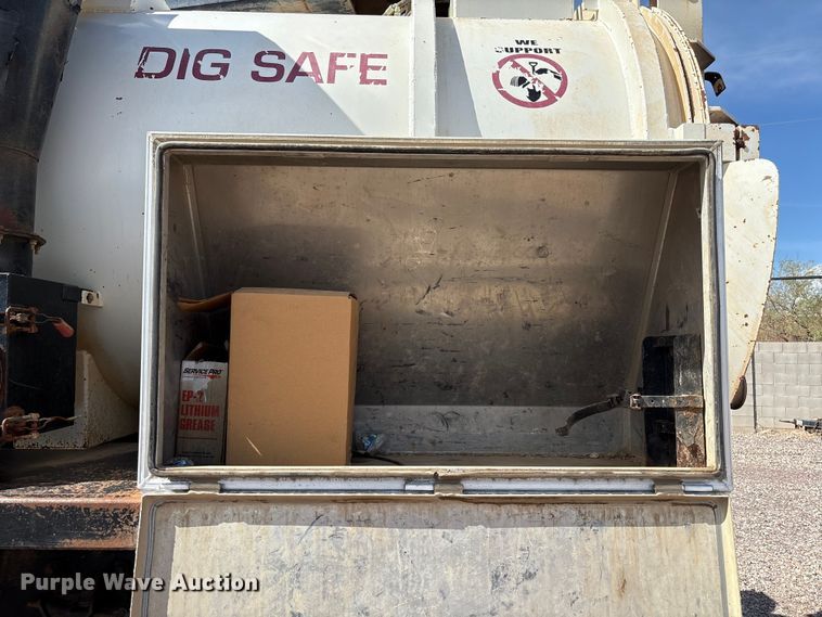 image for item EC8010 2014 International 7400 vacuum truck