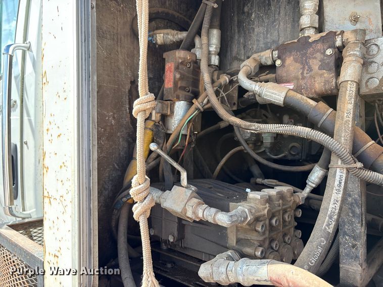 image for item EC8010 2014 International 7400 vacuum truck