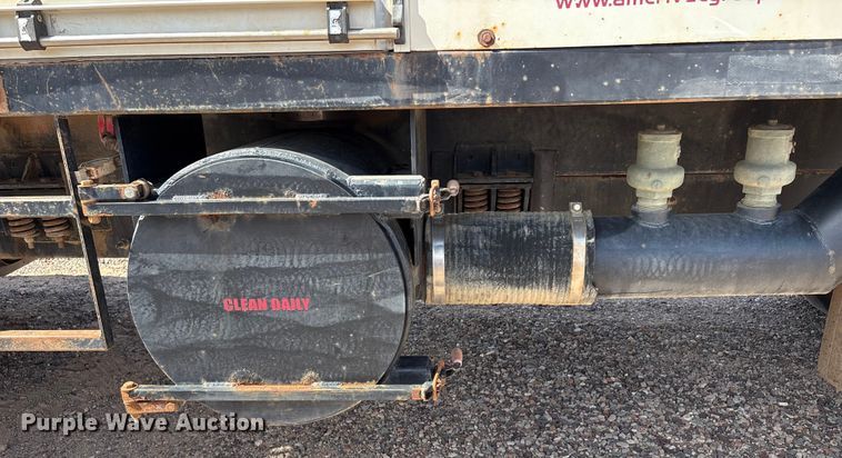 image for item EC8010 2014 International 7400 vacuum truck