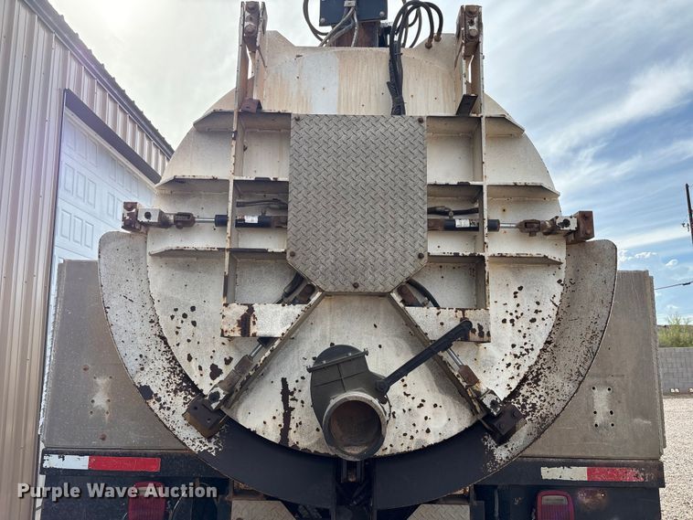 image for item EC8010 2014 International 7400 vacuum truck