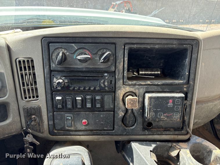 image for item EC8010 2014 International 7400 vacuum truck