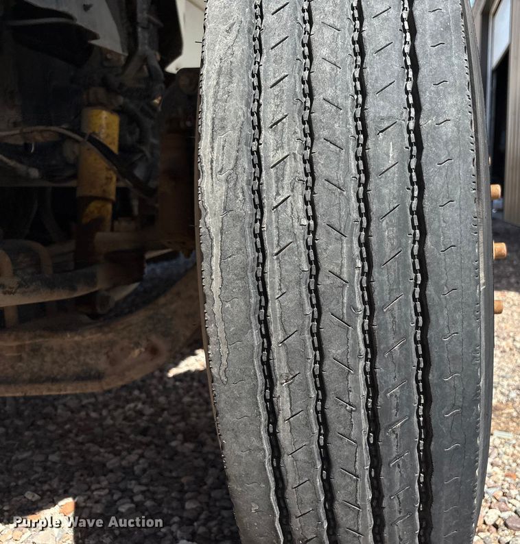 image for item EC8010 2014 International 7400 vacuum truck