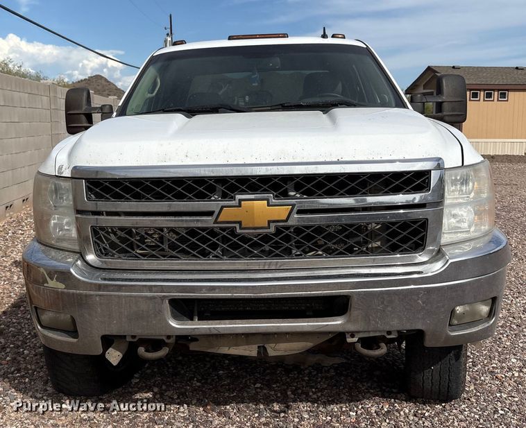 image for item EC8012 2014 Chevrolet Silverado 2500HD Crew Cab pickup truck