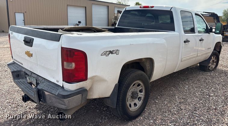 image for item EC8012 2014 Chevrolet Silverado 2500HD Crew Cab pickup truck