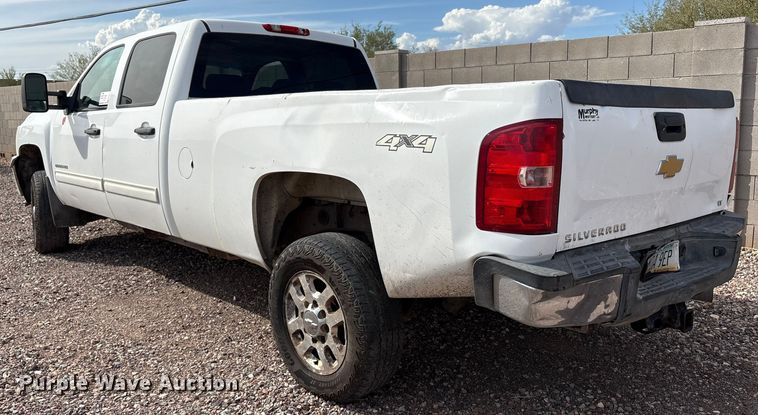image for item EC8012 2014 Chevrolet Silverado 2500HD Crew Cab pickup truck