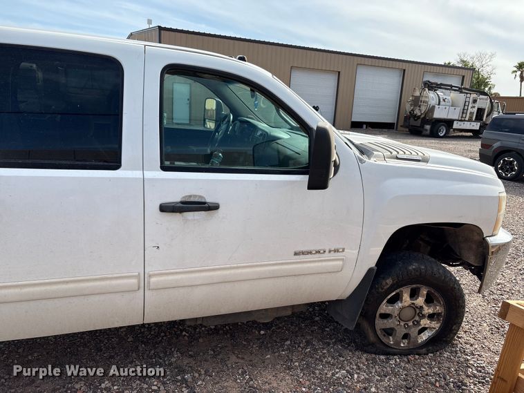 image for item EC8012 2014 Chevrolet Silverado 2500HD Crew Cab pickup truck