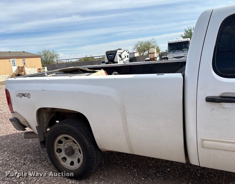 image for item EC8012 2014 Chevrolet Silverado 2500HD Crew Cab pickup truck