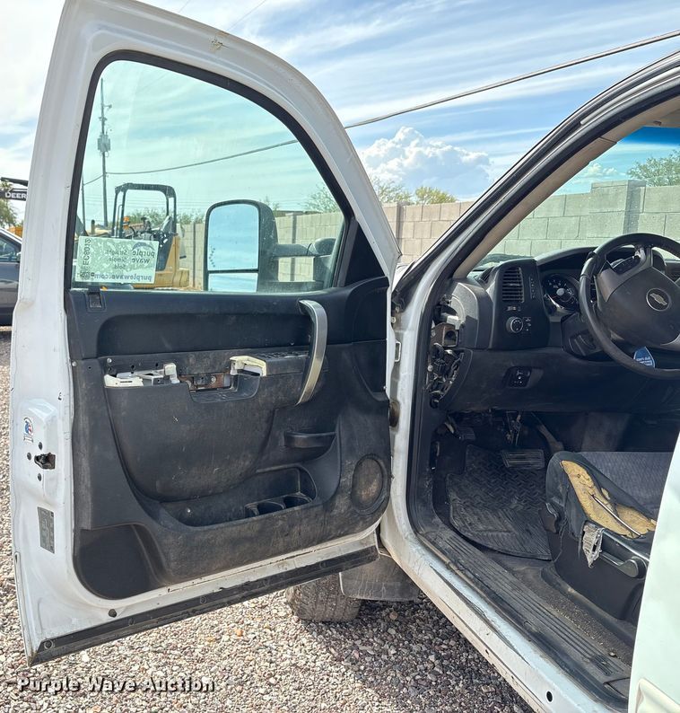 image for item EC8012 2014 Chevrolet Silverado 2500HD Crew Cab pickup truck