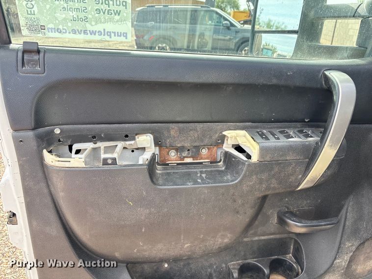 image for item EC8012 2014 Chevrolet Silverado 2500HD Crew Cab pickup truck