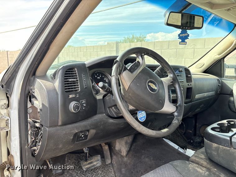 image for item EC8012 2014 Chevrolet Silverado 2500HD Crew Cab pickup truck